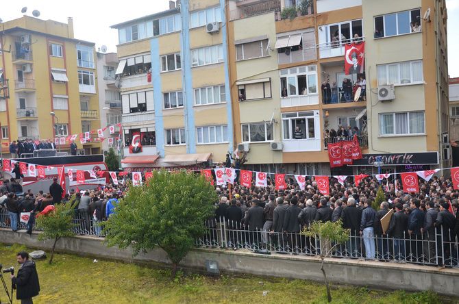 MHP LİDERi DEVLET BAHÇELİ AKHİSARLILAR İLE BULUŞTU